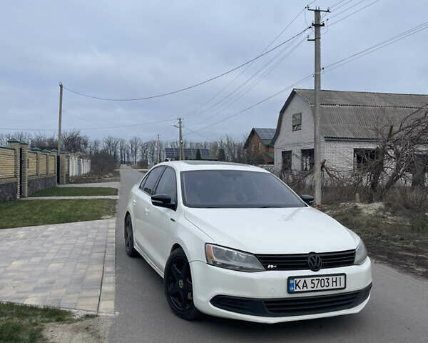 Белый Фольксваген Джетта, объемом двигателя 2.47 л и пробегом 230 тыс. км за 8450 $, фото 1 на Automoto.ua