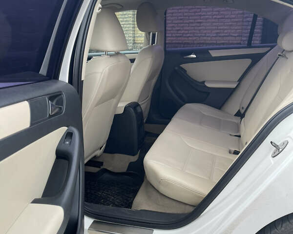 Белый Фольксваген Джетта, объемом двигателя 2.47 л и пробегом 230 тыс. км за 8450 $, фото 12 на Automoto.ua