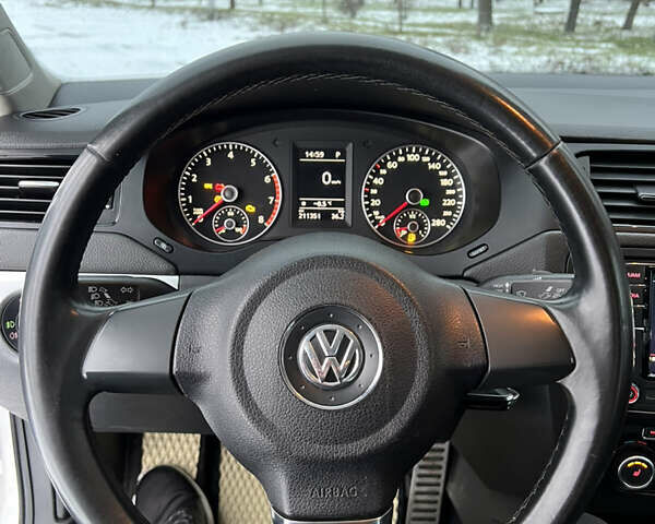 Белый Фольксваген Джетта, объемом двигателя 1.39 л и пробегом 211 тыс. км за 8100 $, фото 30 на Automoto.ua