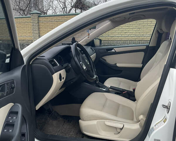 Белый Фольксваген Джетта, объемом двигателя 2.47 л и пробегом 230 тыс. км за 8450 $, фото 10 на Automoto.ua