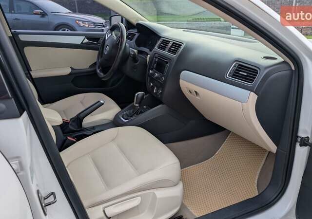 Белый Фольксваген Джетта, объемом двигателя 2.47 л и пробегом 197 тыс. км за 7999 $, фото 7 на Automoto.ua