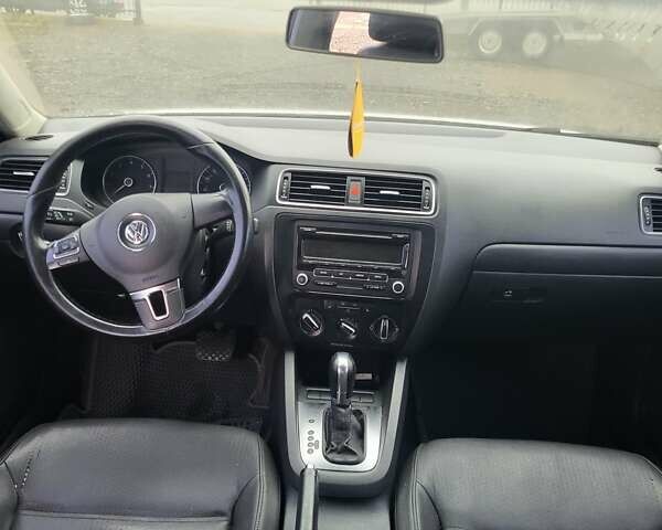 Білий Фольксваген Джетта, об'ємом двигуна 2.48 л та пробігом 120 тис. км за 8500 $, фото 2 на Automoto.ua