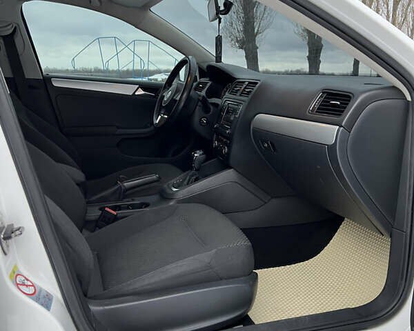 Белый Фольксваген Джетта, объемом двигателя 1.39 л и пробегом 211 тыс. км за 8100 $, фото 31 на Automoto.ua