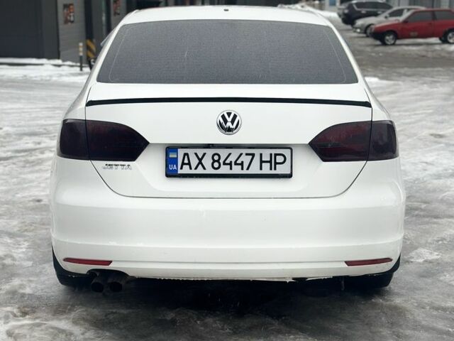 Білий Фольксваген Джетта, об'ємом двигуна 2 л та пробігом 240 тис. км за 6699 $, фото 4 на Automoto.ua
