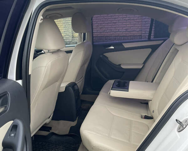 Белый Фольксваген Джетта, объемом двигателя 2.47 л и пробегом 230 тыс. км за 8450 $, фото 11 на Automoto.ua