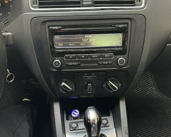 Белый Фольксваген Джетта, объемом двигателя 2.48 л и пробегом 286 тыс. км за 9200 $, фото 10 на Automoto.ua