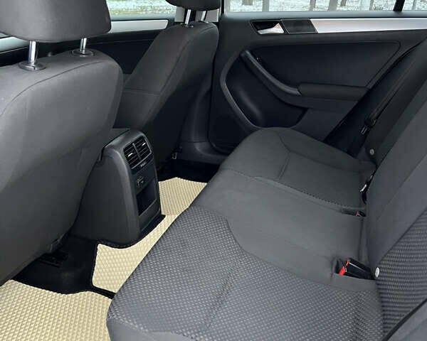 Белый Фольксваген Джетта, объемом двигателя 1.39 л и пробегом 211 тыс. км за 8100 $, фото 33 на Automoto.ua