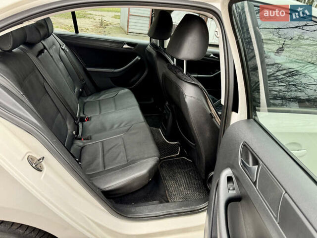 Белый Фольксваген Джетта, объемом двигателя 2.5 л и пробегом 225 тыс. км за 7500 $, фото 5 на Automoto.ua