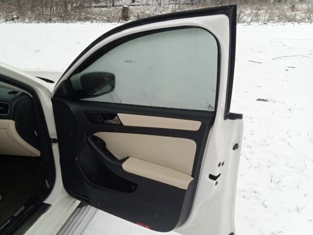 Белый Фольксваген Джетта, объемом двигателя 2.5 л и пробегом 153 тыс. км за 6000 $, фото 7 на Automoto.ua