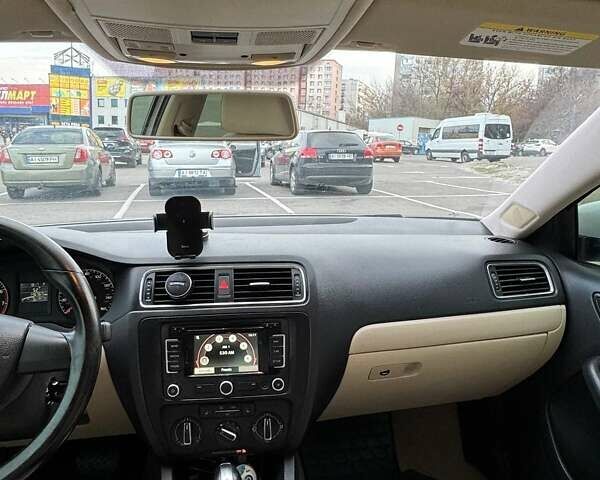 Белый Фольксваген Джетта, объемом двигателя 2.48 л и пробегом 241 тыс. км за 8700 $, фото 6 на Automoto.ua