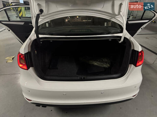 Білий Фольксваген Джетта, об'ємом двигуна 1.4 л та пробігом 150 тис. км за 8500 $, фото 3 на Automoto.ua