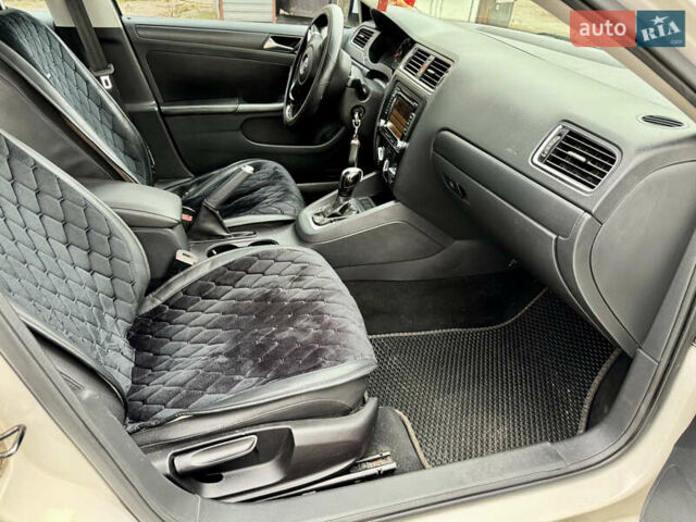 Белый Фольксваген Джетта, объемом двигателя 2.5 л и пробегом 225 тыс. км за 7500 $, фото 8 на Automoto.ua