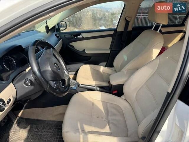 Белый Фольксваген Джетта, объемом двигателя 2.48 л и пробегом 212 тыс. км за 7800 $, фото 1 на Automoto.ua