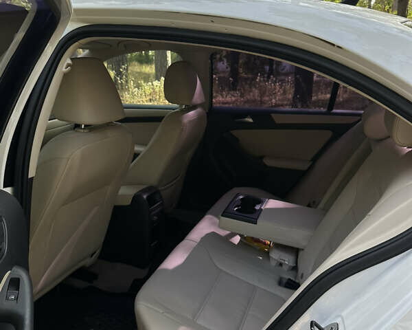 Белый Фольксваген Джетта, объемом двигателя 2.5 л и пробегом 140 тыс. км за 8200 $, фото 7 на Automoto.ua