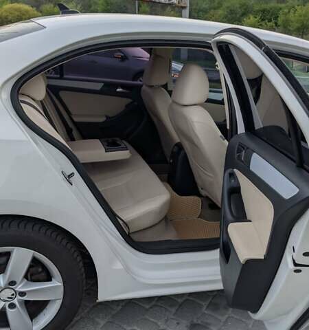 Белый Фольксваген Джетта, объемом двигателя 2.47 л и пробегом 197 тыс. км за 7999 $, фото 6 на Automoto.ua