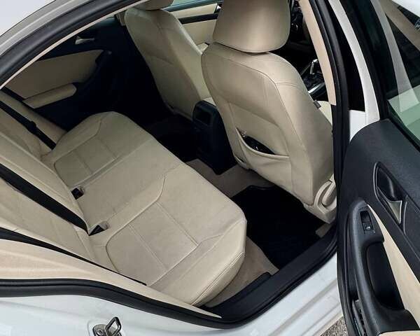 Белый Фольксваген Джетта, объемом двигателя 2.48 л и пробегом 241 тыс. км за 8700 $, фото 9 на Automoto.ua