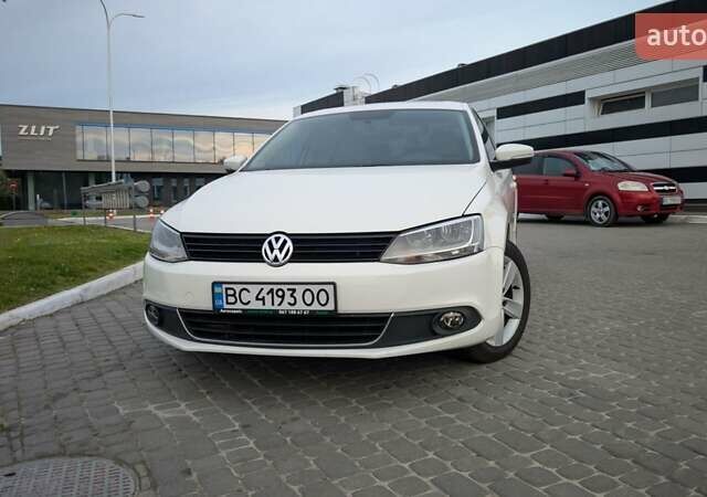 Белый Фольксваген Джетта, объемом двигателя 2.47 л и пробегом 197 тыс. км за 7999 $, фото 1 на Automoto.ua