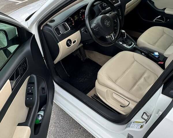 Белый Фольксваген Джетта, объемом двигателя 2.48 л и пробегом 241 тыс. км за 8700 $, фото 5 на Automoto.ua