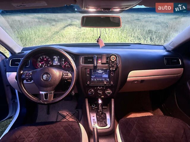 Белый Фольксваген Джетта, объемом двигателя 2.5 л и пробегом 203 тыс. км за 10500 $, фото 8 на Automoto.ua