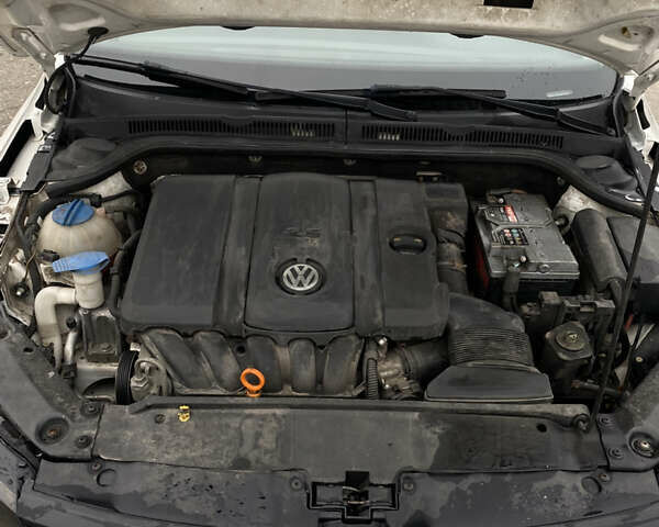 Белый Фольксваген Джетта, объемом двигателя 2.48 л и пробегом 220 тыс. км за 8650 $, фото 11 на Automoto.ua