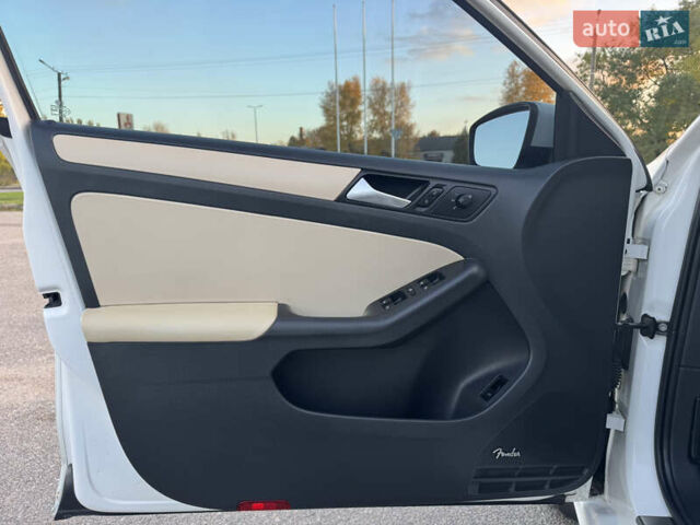 Білий Фольксваген Джетта, об'ємом двигуна 2.5 л та пробігом 278 тис. км за 9300 $, фото 5 на Automoto.ua