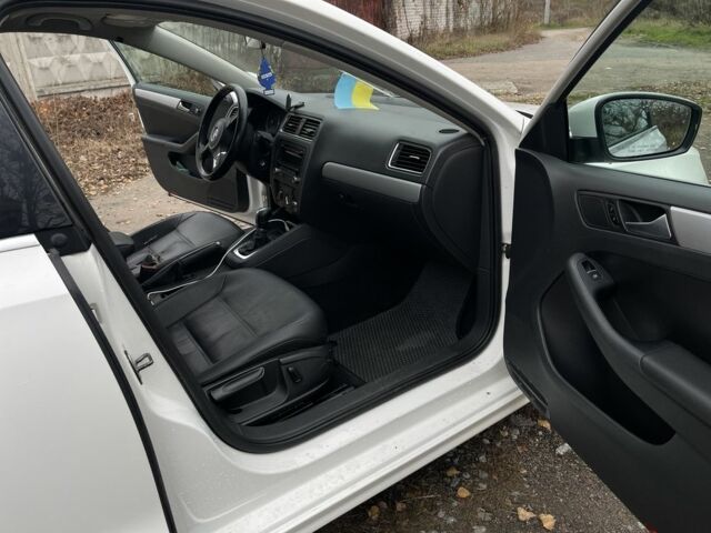 Белый Фольксваген Джетта, объемом двигателя 2.5 л и пробегом 284 тыс. км за 8000 $, фото 10 на Automoto.ua