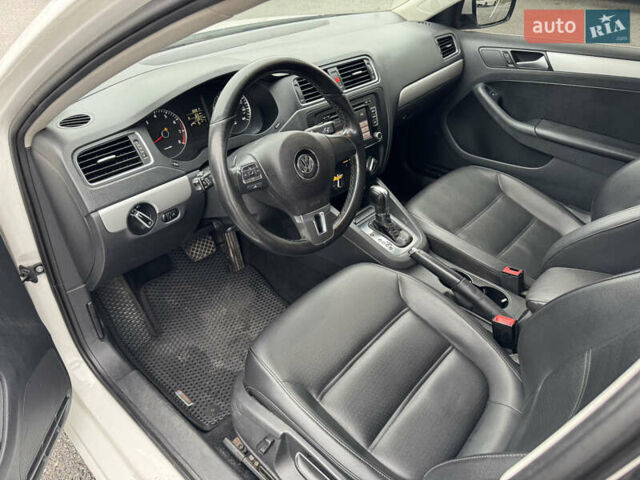 Белый Фольксваген Джетта, объемом двигателя 2.48 л и пробегом 277 тыс. км за 9000 $, фото 12 на Automoto.ua