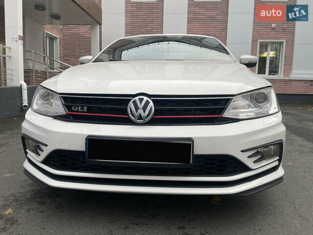 Білий Фольксваген Джетта, об'ємом двигуна 2.5 л та пробігом 257 тис. км за 8700 $, фото 2 на Automoto.ua