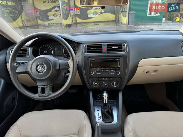 Фольксваген Джетта 2012 в Виннице на Automoto.ua Белый Фольксваген Джетта, объемом двигателя 2.48 л и пробегом 199 тыс. км за 8500 $, фото 3 на Automoto.ua