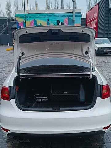 Білий Фольксваген Джетта, об'ємом двигуна 1.39 л та пробігом 261 тис. км за 9300 $, фото 5 на Automoto.ua