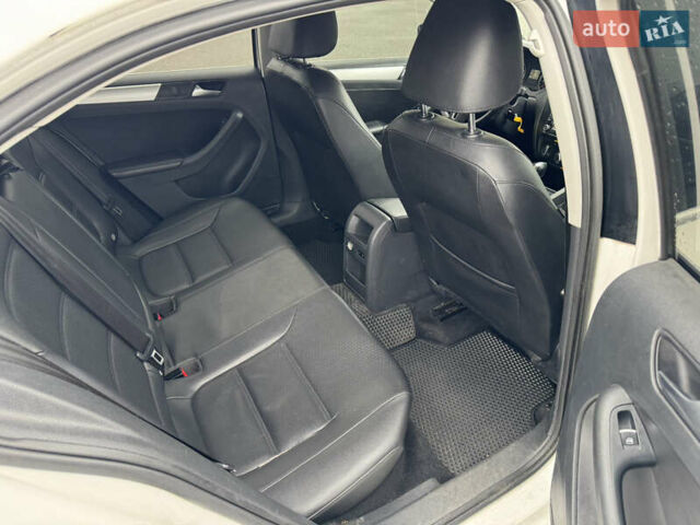 Белый Фольксваген Джетта, объемом двигателя 2.48 л и пробегом 277 тыс. км за 9000 $, фото 9 на Automoto.ua