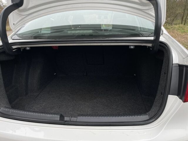 Белый Фольксваген Джетта, объемом двигателя 2.5 л и пробегом 284 тыс. км за 8000 $, фото 9 на Automoto.ua