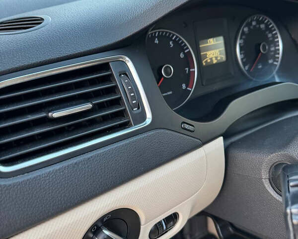 Фольксваген Джетта 2012 в Виннице на Automoto.ua Белый Фольксваген Джетта, объемом двигателя 2.48 л и пробегом 199 тыс. км за 8500 $, фото 28 на Automoto.ua