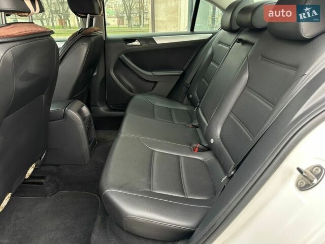 Белый Фольксваген Джетта, объемом двигателя 2.5 л и пробегом 230 тыс. км за 9100 $, фото 23 на Automoto.ua