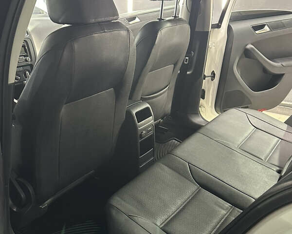 Белый Фольксваген Джетта, объемом двигателя 2.5 л и пробегом 252 тыс. км за 7700 $, фото 5 на Automoto.ua