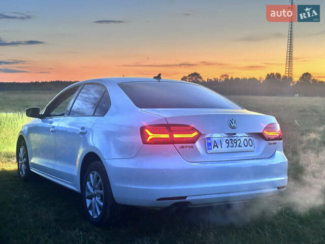 Белый Фольксваген Джетта, объемом двигателя 2.5 л и пробегом 203 тыс. км за 10500 $, фото 1 на Automoto.ua