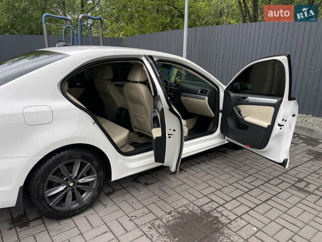Белый Фольксваген Джетта, объемом двигателя 2.5 л и пробегом 220 тыс. км за 9200 $, фото 4 на Automoto.ua