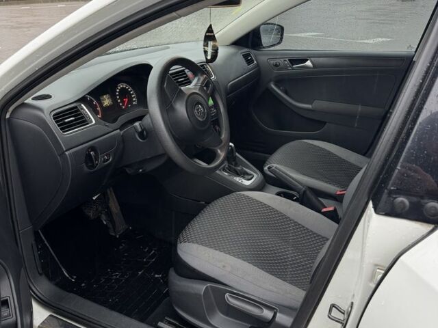 Білий Фольксваген Джетта, об'ємом двигуна 2 л та пробігом 207 тис. км за 7500 $, фото 4 на Automoto.ua