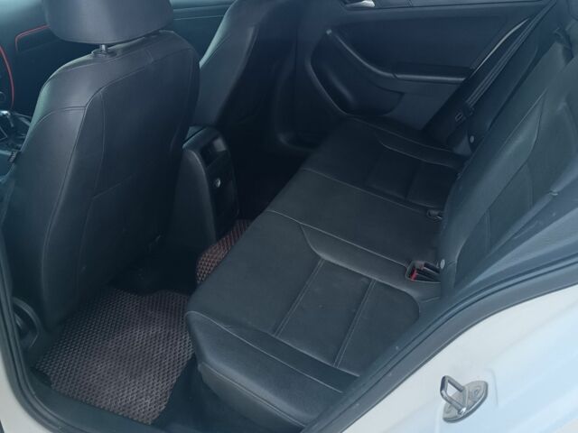 Белый Фольксваген Джетта, объемом двигателя 2.5 л и пробегом 350 тыс. км за 7800 $, фото 6 на Automoto.ua