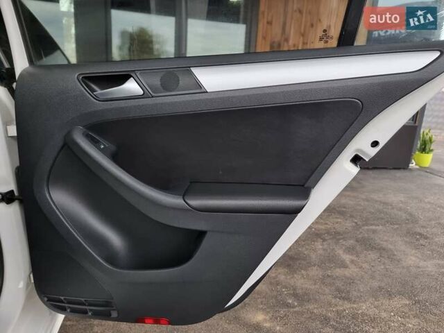 Білий Фольксваген Джетта, об'ємом двигуна 1.97 л та пробігом 180 тис. км за 9899 $, фото 58 на Automoto.ua