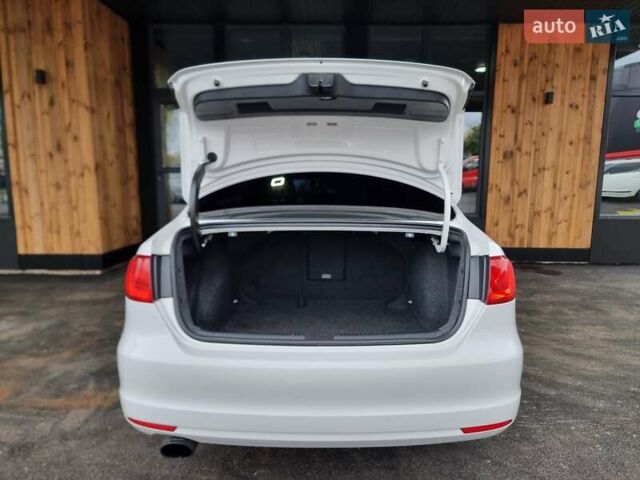 Білий Фольксваген Джетта, об'ємом двигуна 1.97 л та пробігом 180 тис. км за 9899 $, фото 63 на Automoto.ua