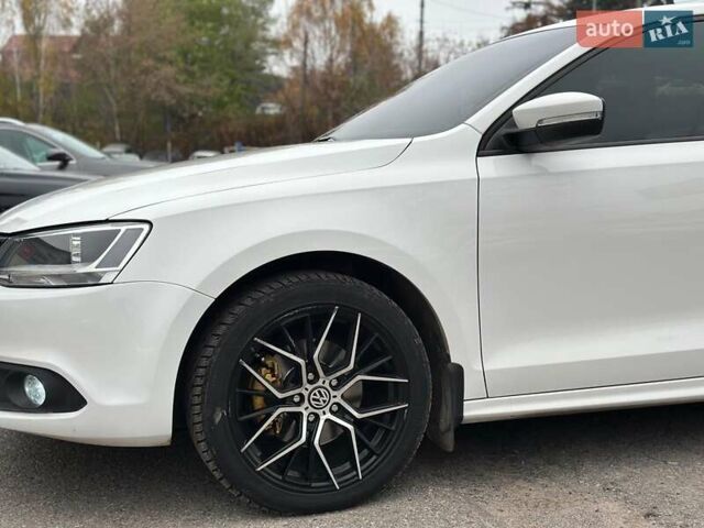 Белый Фольксваген Джетта, объемом двигателя 2.5 л и пробегом 265 тыс. км за 8590 $, фото 4 на Automoto.ua