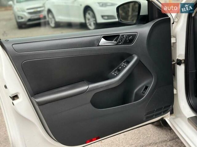 Белый Фольксваген Джетта, объемом двигателя 2.5 л и пробегом 265 тыс. км за 8590 $, фото 25 на Automoto.ua