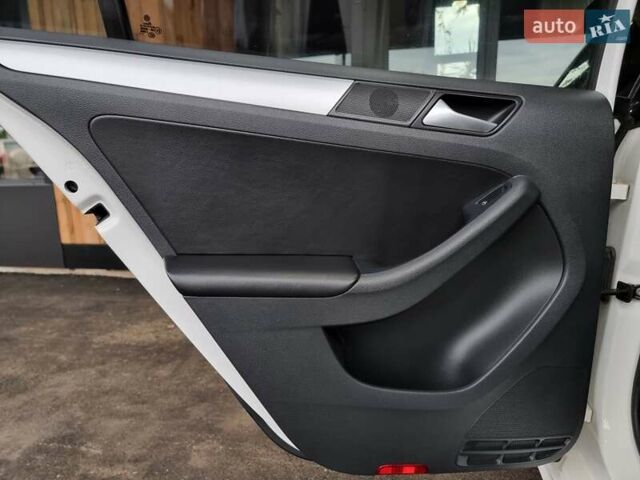 Білий Фольксваген Джетта, об'ємом двигуна 1.97 л та пробігом 180 тис. км за 9899 $, фото 54 на Automoto.ua