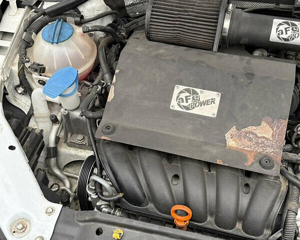 Белый Фольксваген Джетта, объемом двигателя 2.48 л и пробегом 209 тыс. км за 8300 $, фото 42 на Automoto.ua