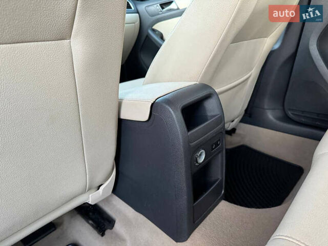 Фольксваген Джетта 2012 в Виннице на Automoto.ua Белый Фольксваген Джетта, объемом двигателя 2.48 л и пробегом 199 тыс. км за 8500 $, фото 37 на Automoto.ua