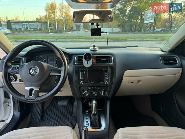 Білий Фольксваген Джетта, об'ємом двигуна 2.5 л та пробігом 278 тис. км за 9300 $, фото 6 на Automoto.ua