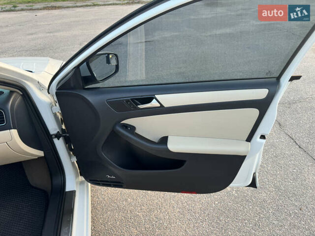 Білий Фольксваген Джетта, об'ємом двигуна 2.5 л та пробігом 278 тис. км за 9300 $, фото 9 на Automoto.ua