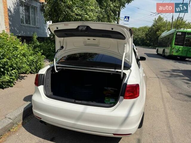 Білий Фольксваген Джетта, об'ємом двигуна 2.47 л та пробігом 175 тис. км за 8300 $, фото 4 на Automoto.ua