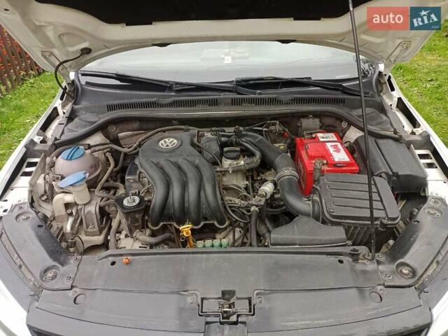 Фольксваген Джетта 2012 у Ромнах на Automoto.ua Білий Фольксваген Джетта, об'ємом двигуна 1.98 л та пробігом 262 тис. км за 7500 $, фото 9 на Automoto.ua